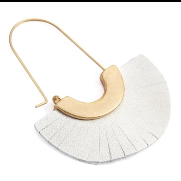 WHITE NATURAL LEATHER FAN HOOP EARRINGS - Picture 2 of 2